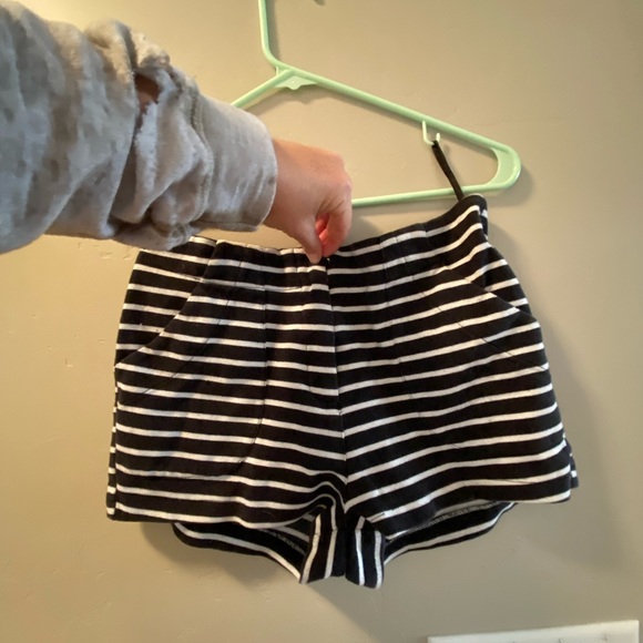 LUSH black and white striped booty short - Picture 2 of 5